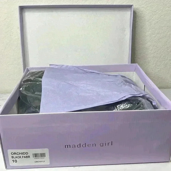 MADDEN GIRL Black Orchid  Suede Booties Size 10 M - Picture 8 of 11